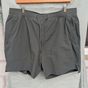 Lululemon Dark Green Men's Short Size XXL. License To Train Lined Short